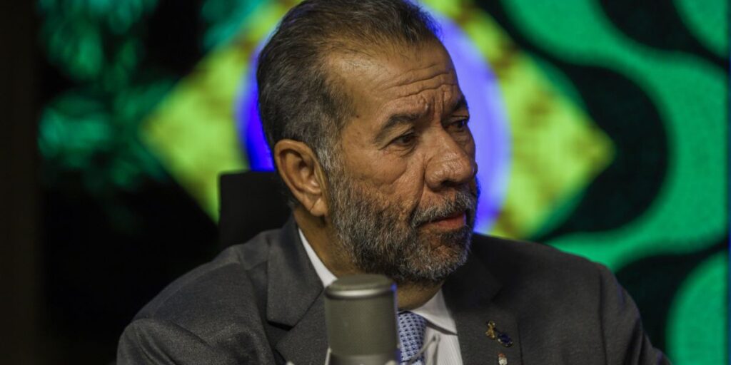 Oposição vê permanência de Lupi como “insustentável” e pede convocação