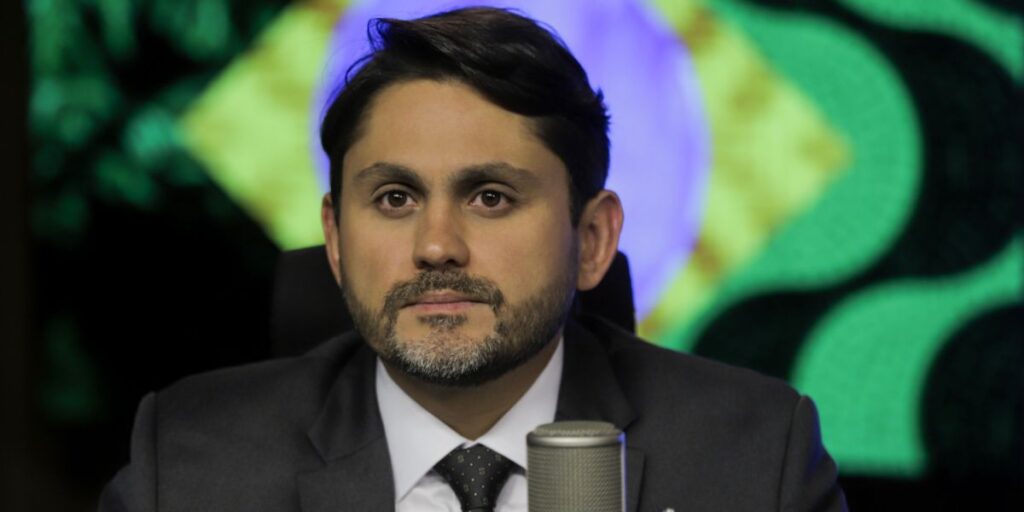 Após demissão, Juscelino Filho reassume mandato de deputado