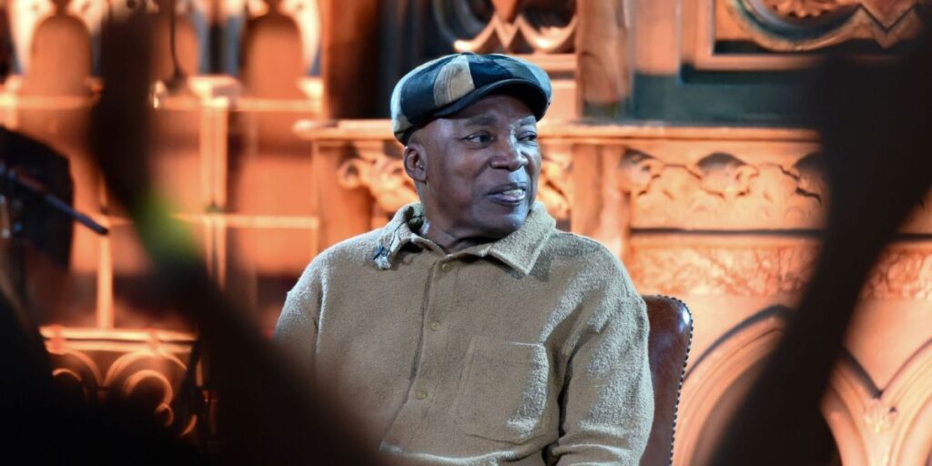 Milton Nascimento recebe homenagem em SP com Johnny Hooker