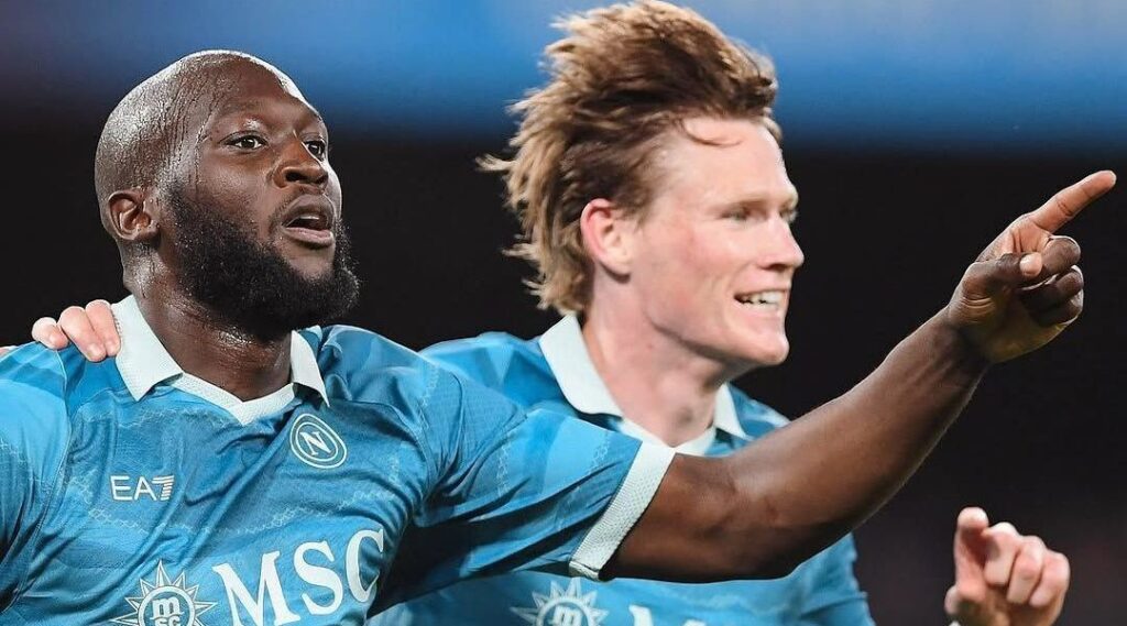 Napoli vence Empoli e segue na briga pela liderança da Serie A