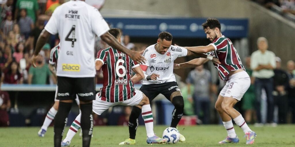 Neymar comemora volta ao Santos e cobra personalidade do time após derrota