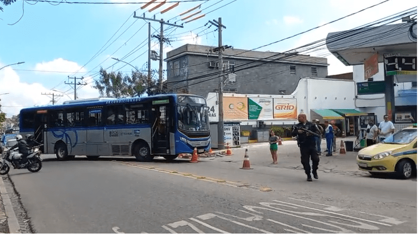 Ônibus são sequestrados pelo segundo dia consecutivo no Rio