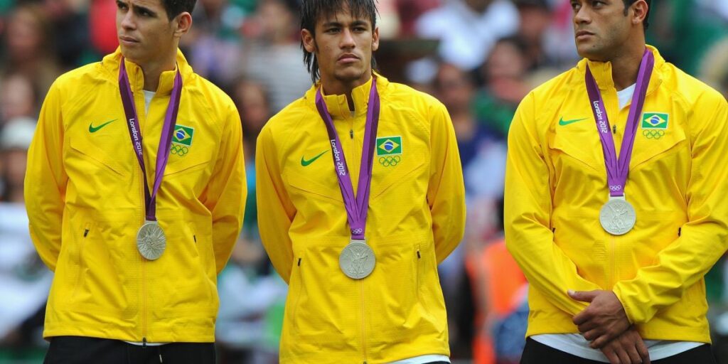 Neymar e Hulk farão duelo inédito em Santos x Atlético-MG