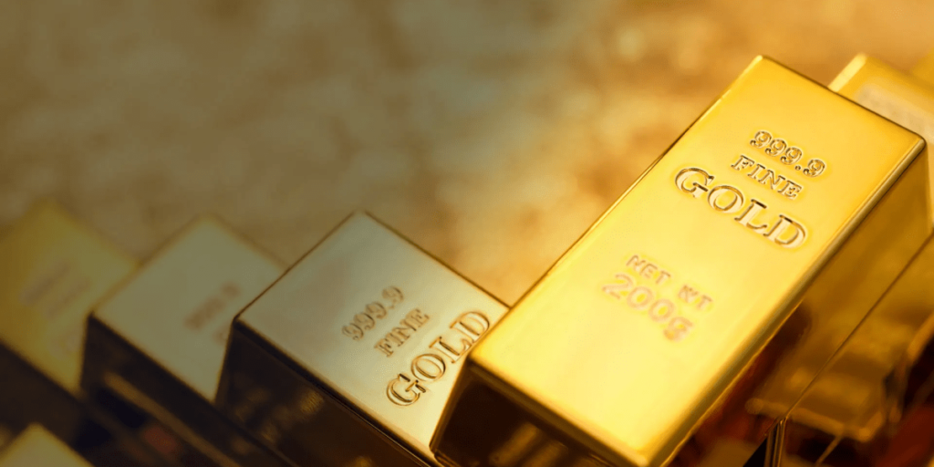 Ouro cai com realização de lucros após máxima histórica