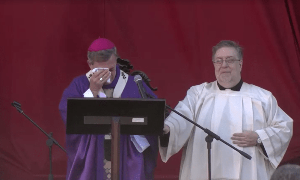 Arcebispo de Buenos Aires chora em missa na Argentina para o papa Francisco