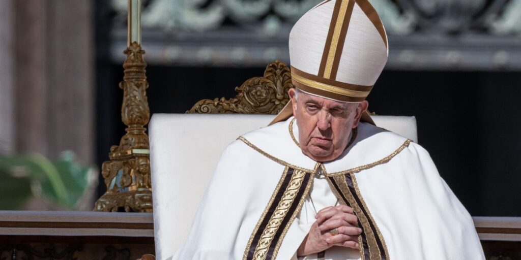 Como o papa Francisco se tornou um ícone improvável da moda