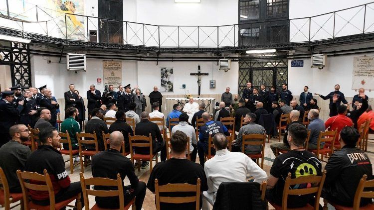 Papa Francisco visita prisão de Roma como parte de programação da Páscoa