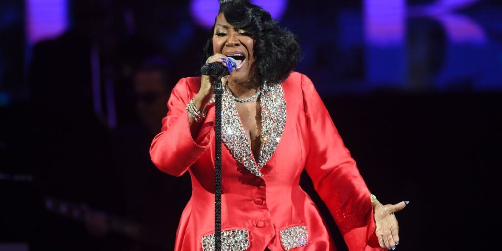 Patti LaBelle acusa Elton John de não devolver pote que pegou emprestado
