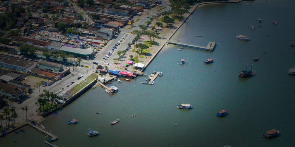 Risco de afundamento: Píer é interditado no litoral de São Paulo