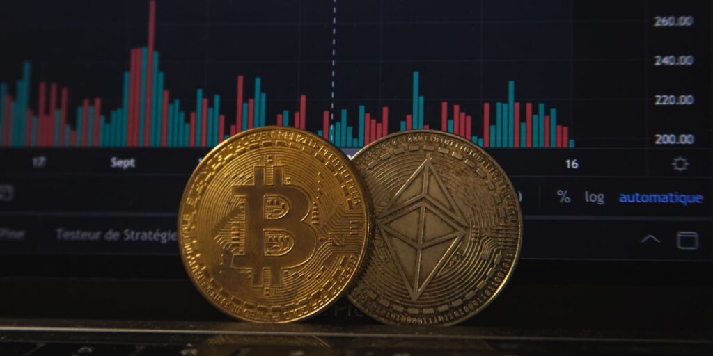 Bitcoin sofre queda de mais de 4% e opera abaixo dos US$ 80 mil