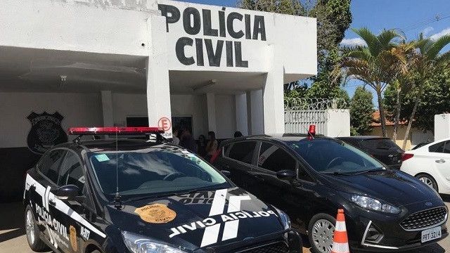 Homem morre após sobrinha de 16 anos derramar óleo quente em seu ouvido