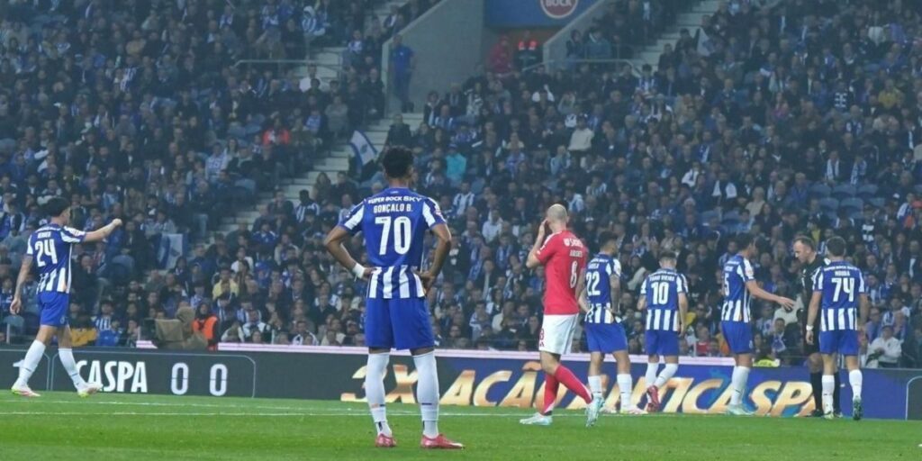 Jogadores do Porto recebem castigo inusitado após goleada para o Benfica