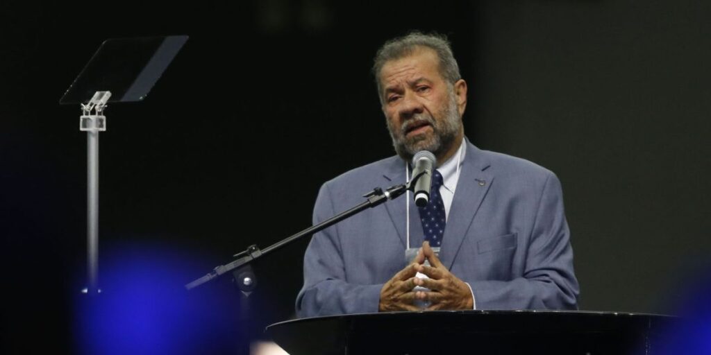 “Eu não posso responder por erros de terceiros”, diz Lupi