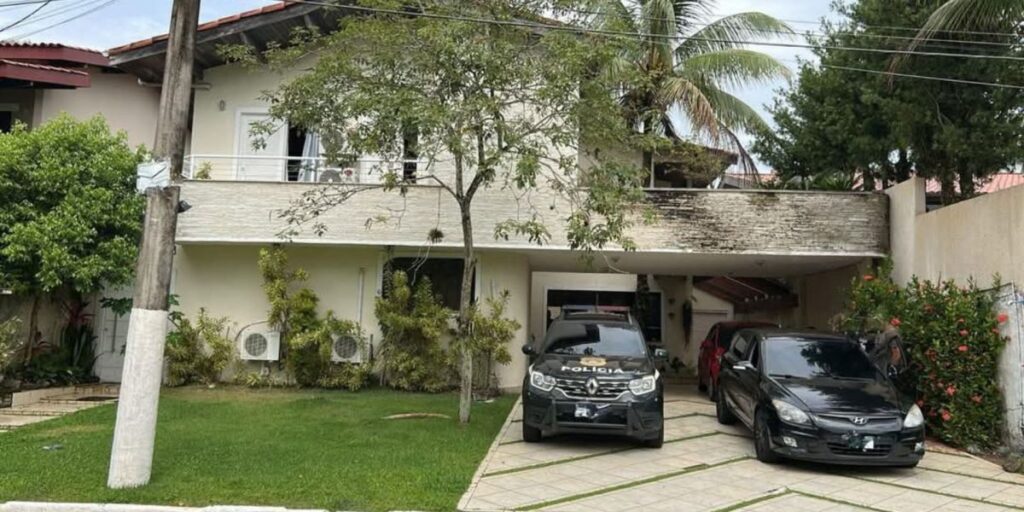 Polícia Civil prende estelionatários em condomínio de luxo no Guarujá (SP)