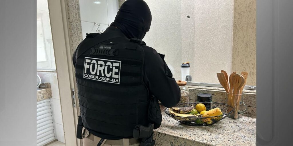 Policiais são alvo de operação por suspeita de integrar grupo de extermínio