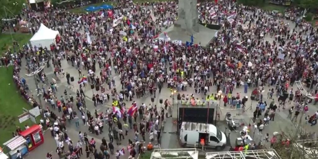 Manifestantes vão às ruas na Sérvia para protestar contra atual governo