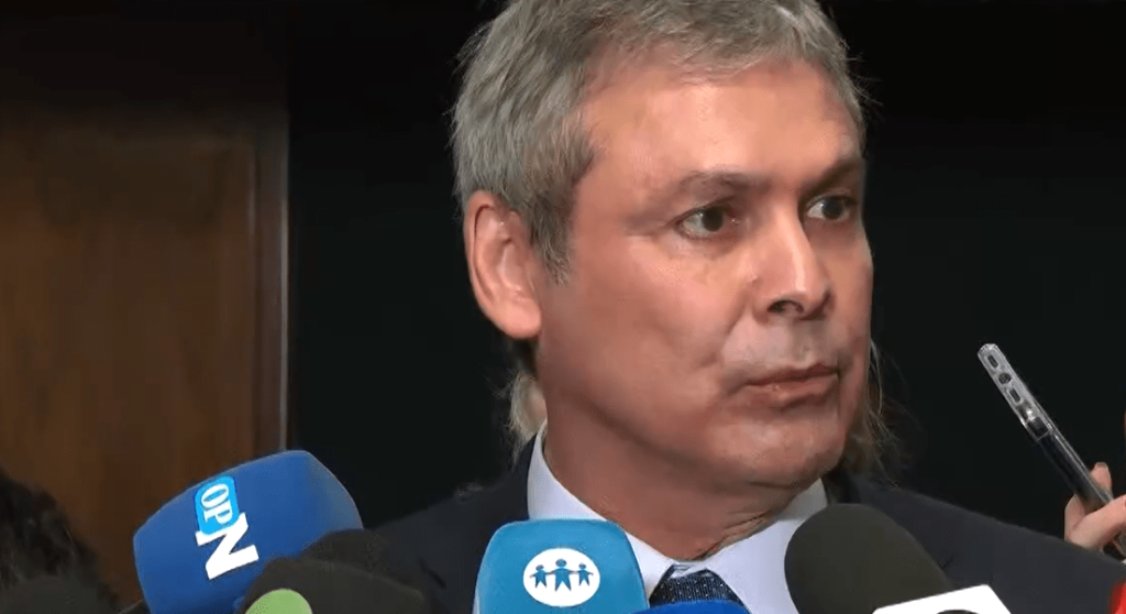 Lindbergh diz que vai trabalhar por acordo contra cassação de Glauber Braga