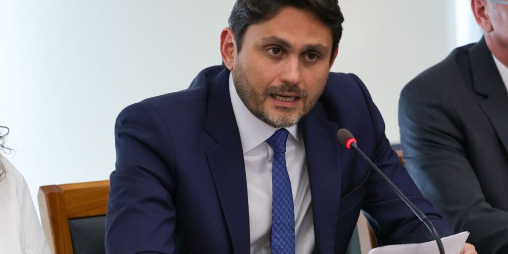 Juscelino Filho pede demissão após denúncia da PGR sobre desvio de emendas