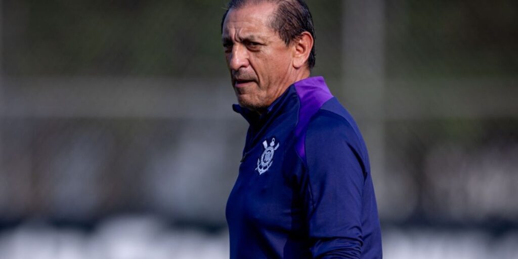 Ramón Díaz comanda treino do Corinthians mesmo com futuro indefinido