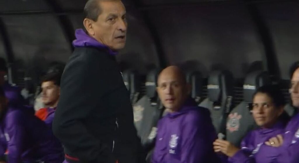 Técnico Ramón Díaz desfalca Corinthians em clássico contra o Palmeiras