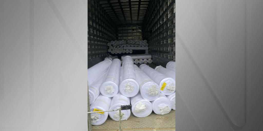 Cinco suspeitos roubam caminhão de carga em São Paulo