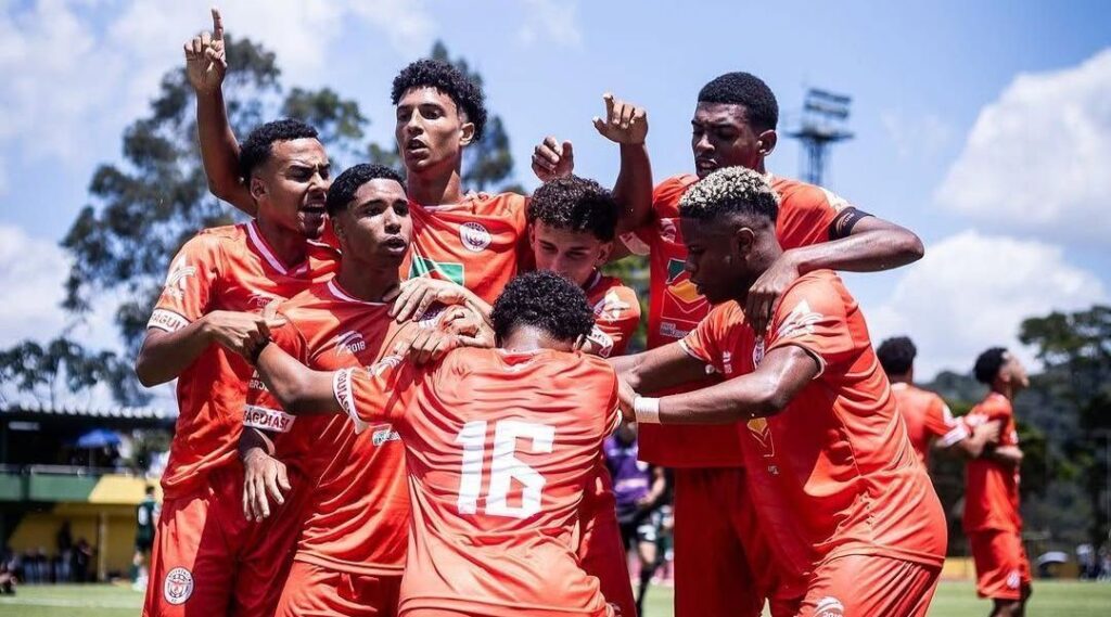 Com apenas 6 anos, clube da Grande SP obtém certificado de formador da CBF