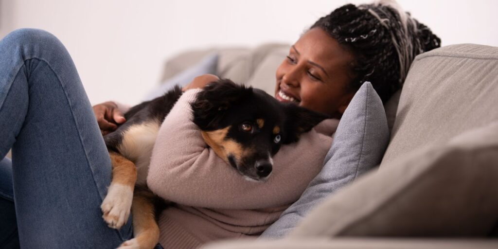 Pessoas preferem vínculo com cães ao de amigos, diz pesquisa