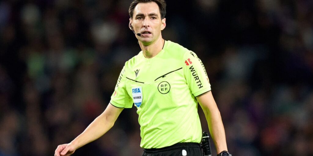 Árbitro da final da Copa do Rei chora após críticas da TV do Real Madrid