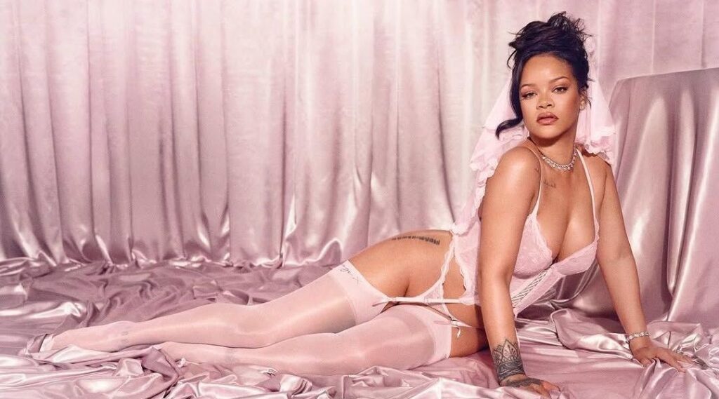 Rihanna posa de lingerie em lançamento de coleção para noivas