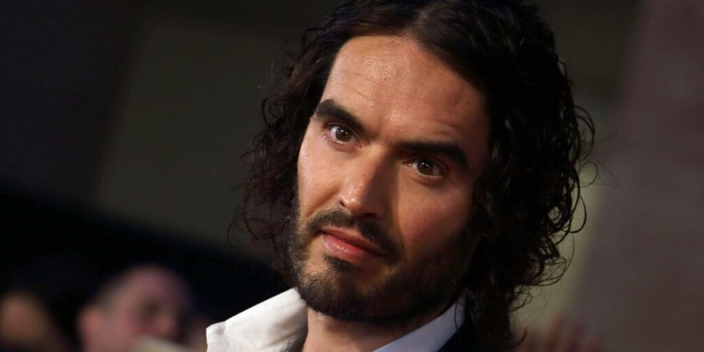 Russell Brand é acusado de estupro e agressão sexual pela polícia britânica
