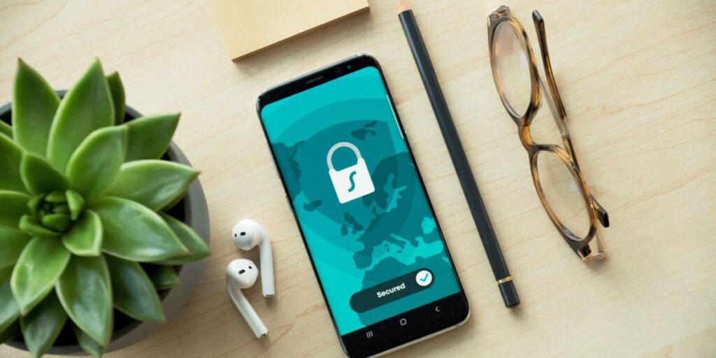 Cibersegurança: veja cinco dicas para identificar apps espiões no celular