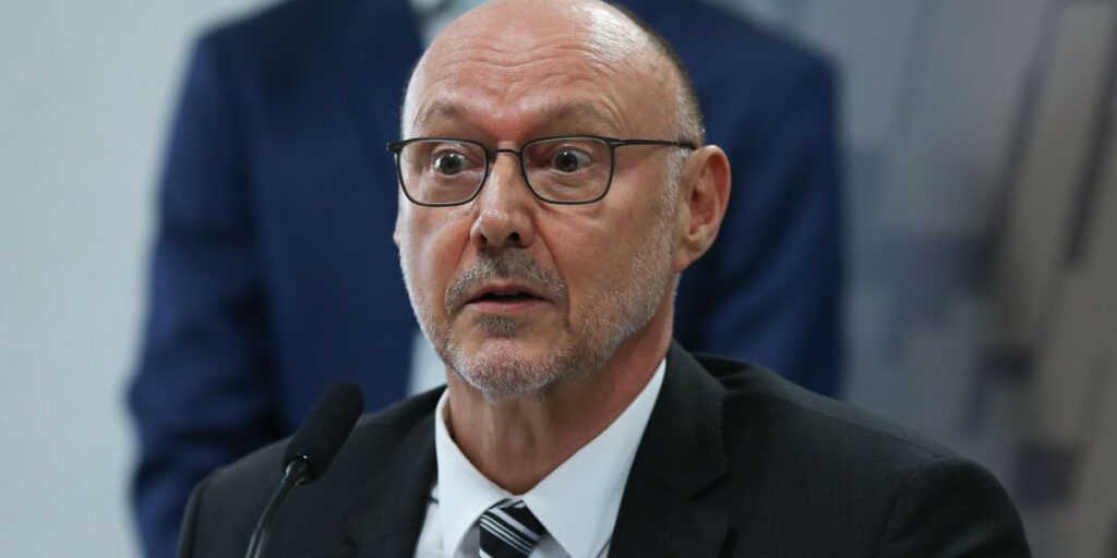 Diretor da Abin é intimado pela PF após suposta espionagem contra Paraguai