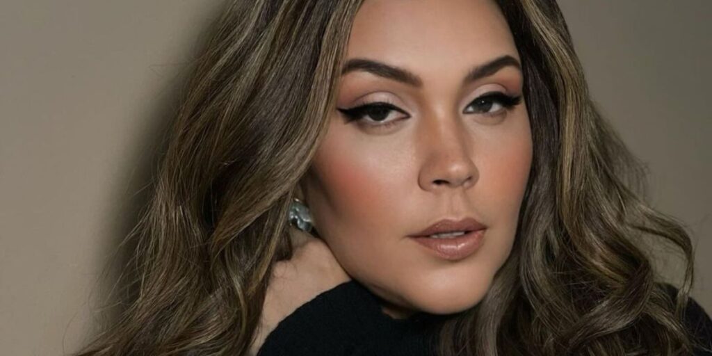 Simony diz que continua a fazer imunoterapia para tratar câncer