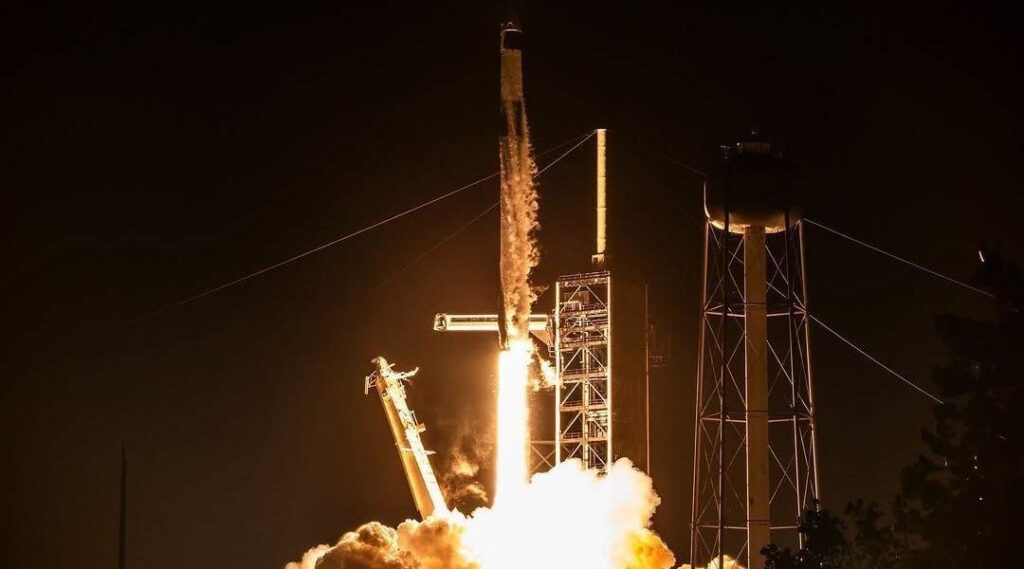Entenda o que é a órbita polar, destino da nova missão da SpaceX