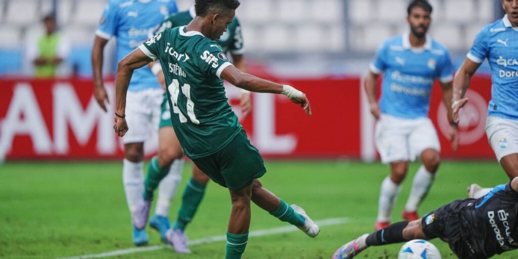 Palmeiras marca nos acréscimos e vence Sporting Cristal pela Libertadores