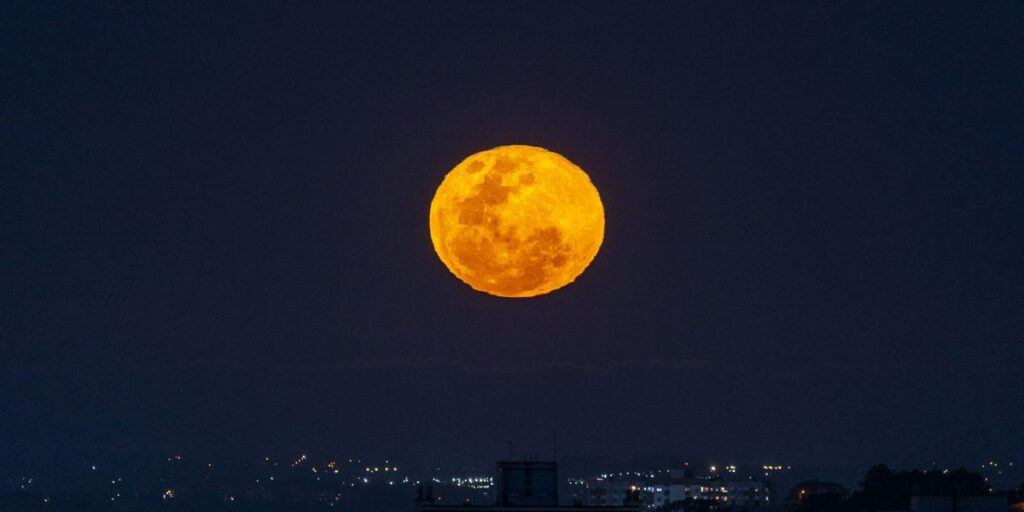 O que é a superlua? Saiba tudo sobre fenômeno que acontece 3 vezes em 2025