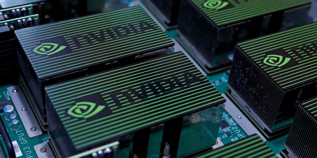 Nvidia terá encargos de US$ 5,5 bi após decisão dos EUA sobre chips à China