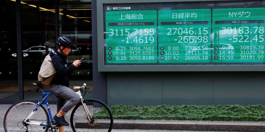 Dólar vai a R$ 5,90 com incertezas mesmo após pausa tarifária; bolsa cai