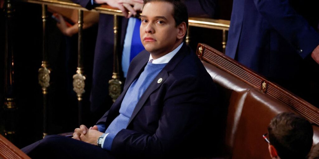 Ex-deputado George Santos é sentenciado a sete anos de prisão nos EUA