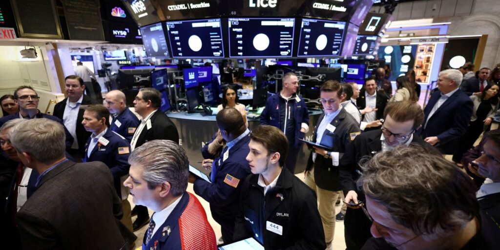 Dow Jones abre em leve baixa com incerteza sobre guerra comercial EUA-China
