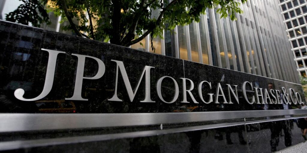 Pesquisa do JPMorgan mostra consenso de dólar fraco e estagflação nos EUA