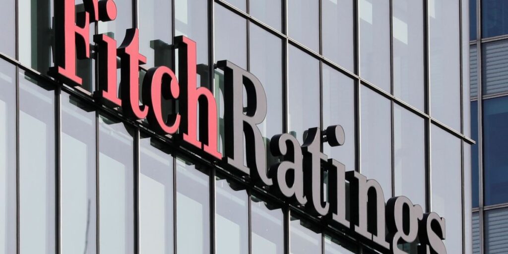 Fitch rebaixa rating da China devido a riscos da dívida
