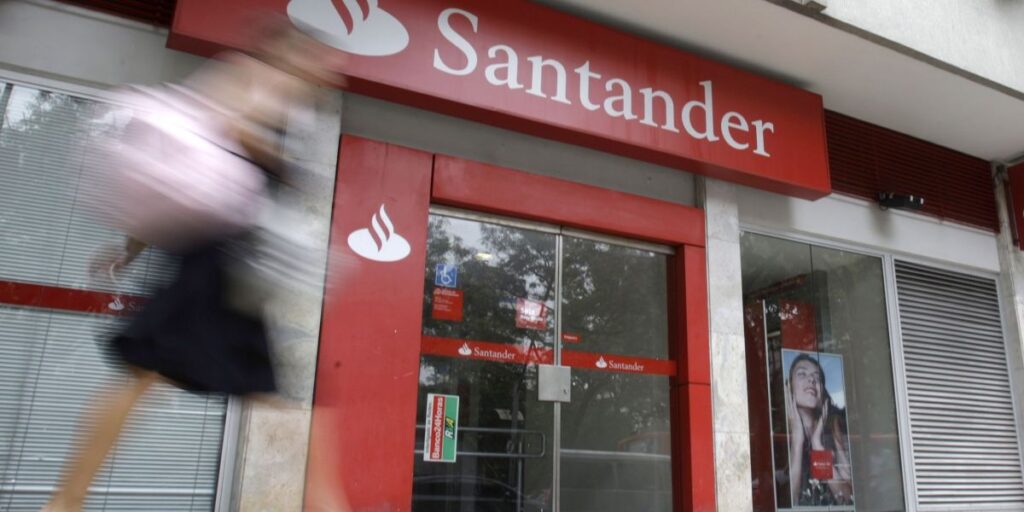 Santander eleva previsão de 2025 de PIB e Selic, e reduz câmbio