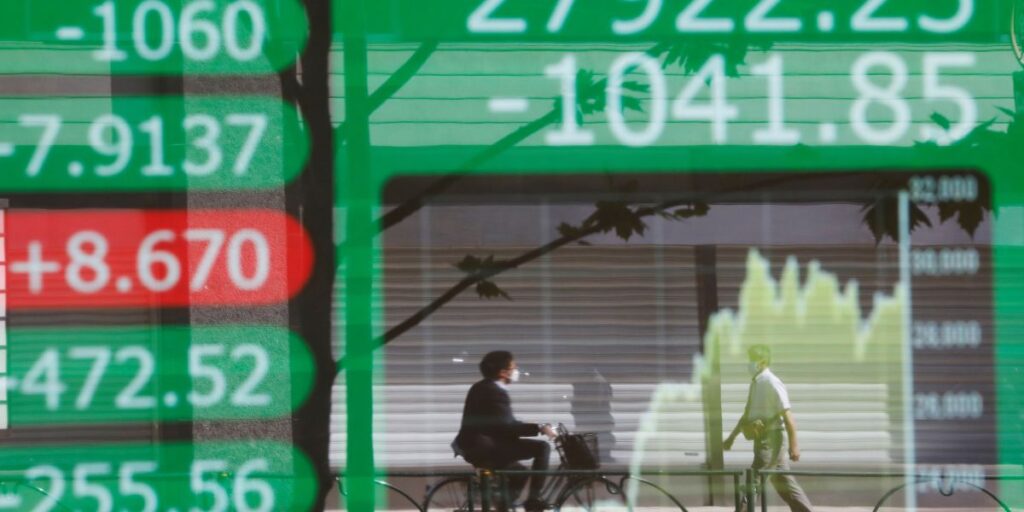 Bolsas da Ásia fecham mistas à espera de mais tarifas de Trump