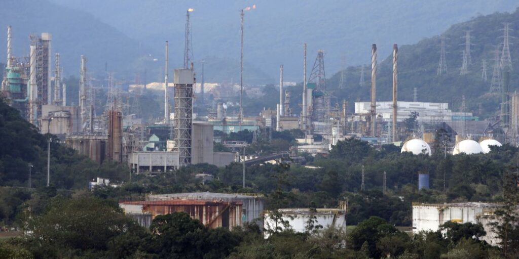 Temendo guerra tarifária, indústria abre conversas com governo por proteção