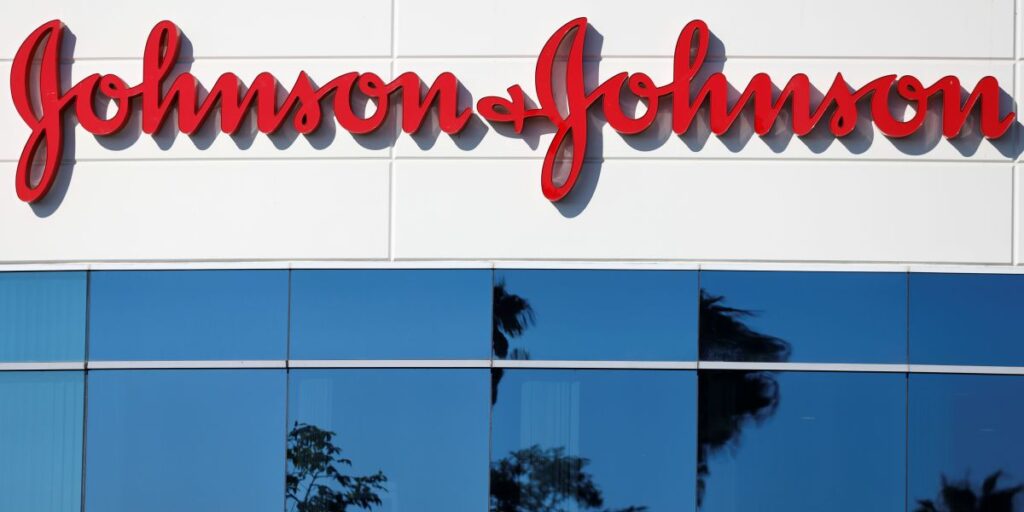 Johnson & Johnson prevê impacto de US$ 400 milhões com tarifas