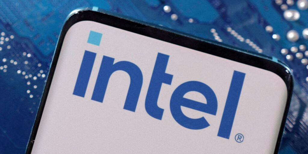 Intel prevê receita no 2º tri abaixo de estimativas em meio a tarifas
