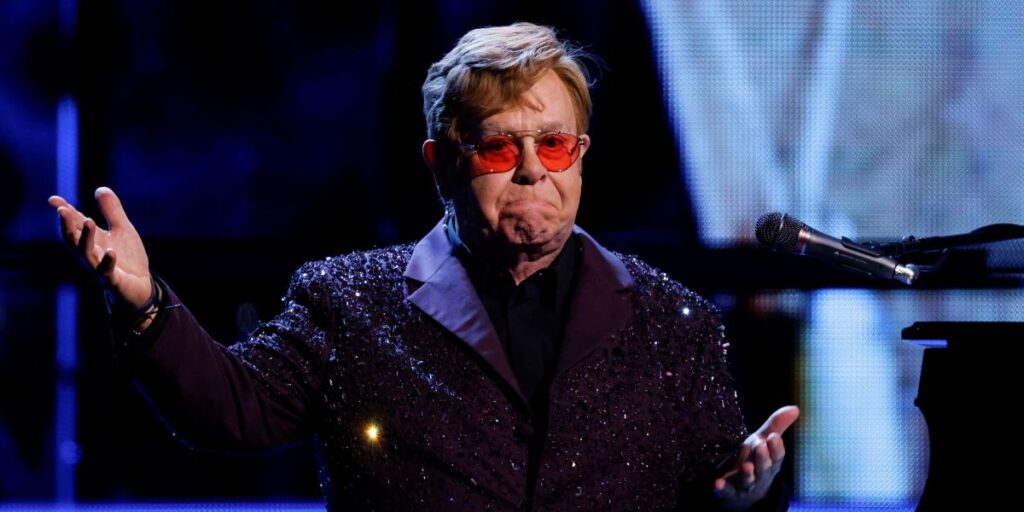 Elton John explica fracasso do seu musical: "Muito político para os EUA"