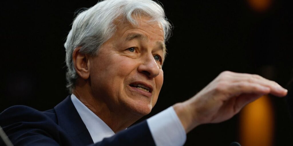 CEO do JPMorgan alerta para impactos na estabilidade dos EUA com tarifaço