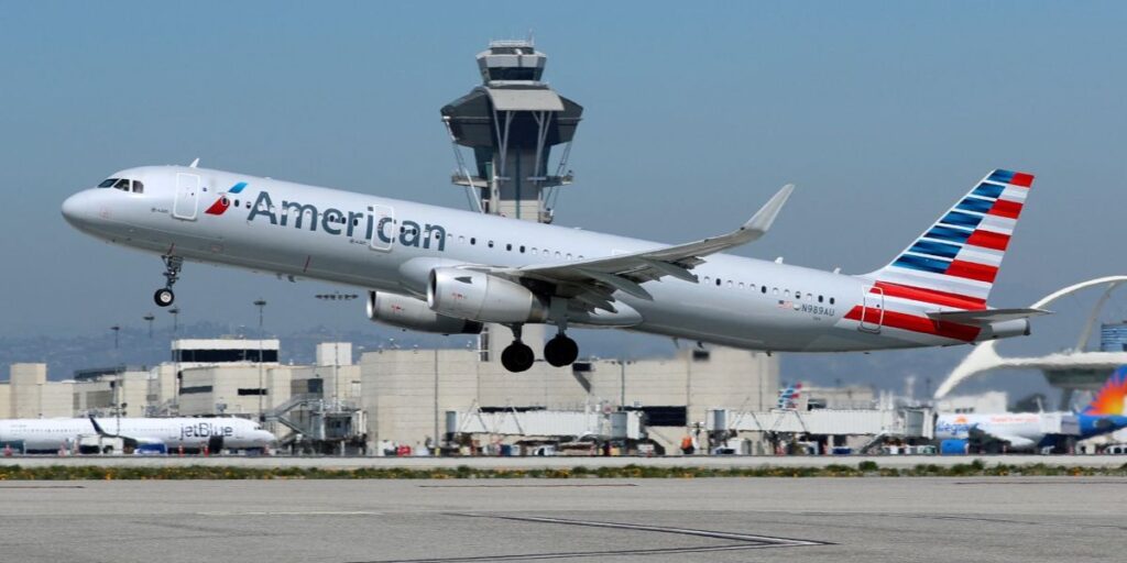 American Airlines cancela previsão de lucro para 2025 e cita tarifas